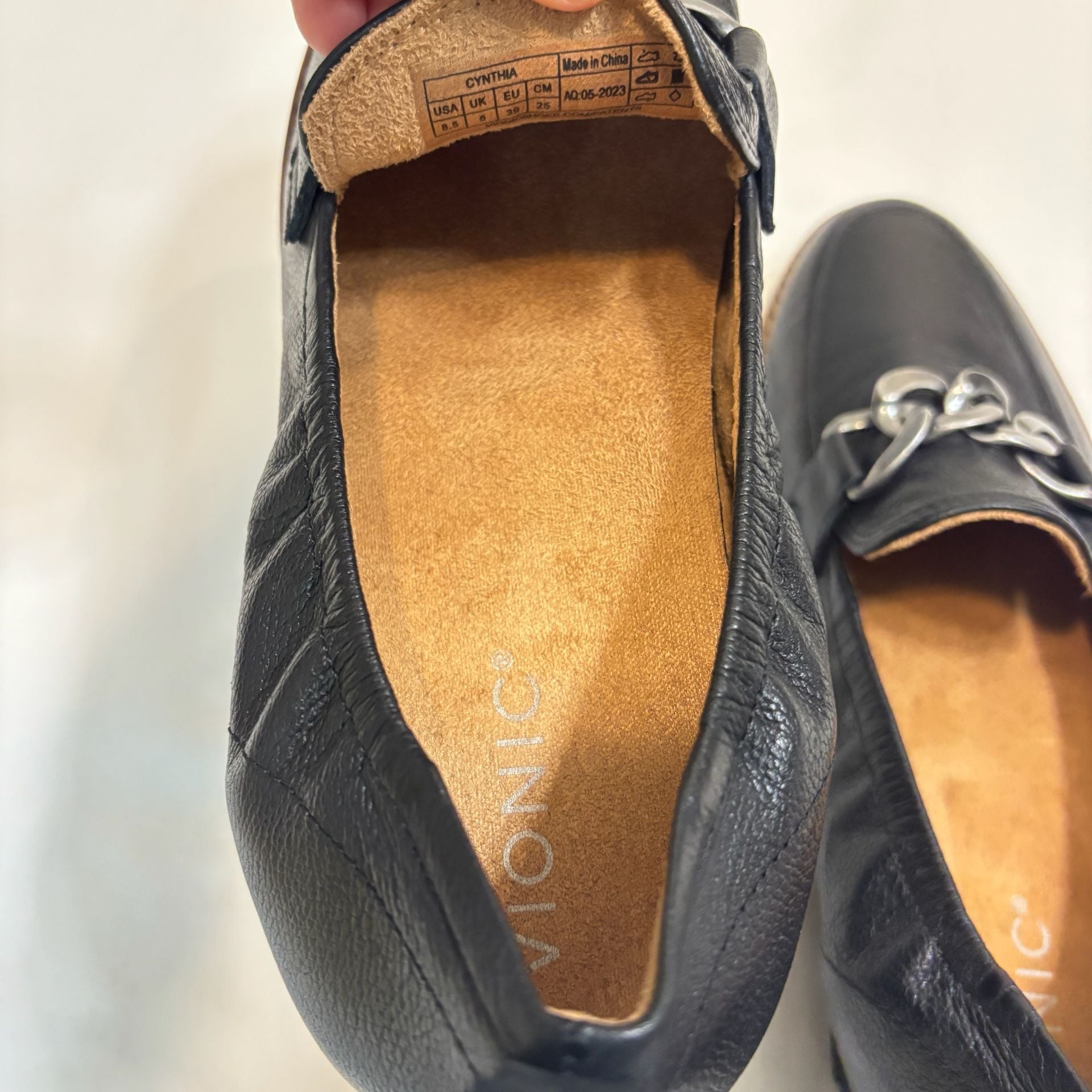 Vionic Cynthia Black Chain Loafer Shoes Size 8 Orthotic Support Lug Sole 11
