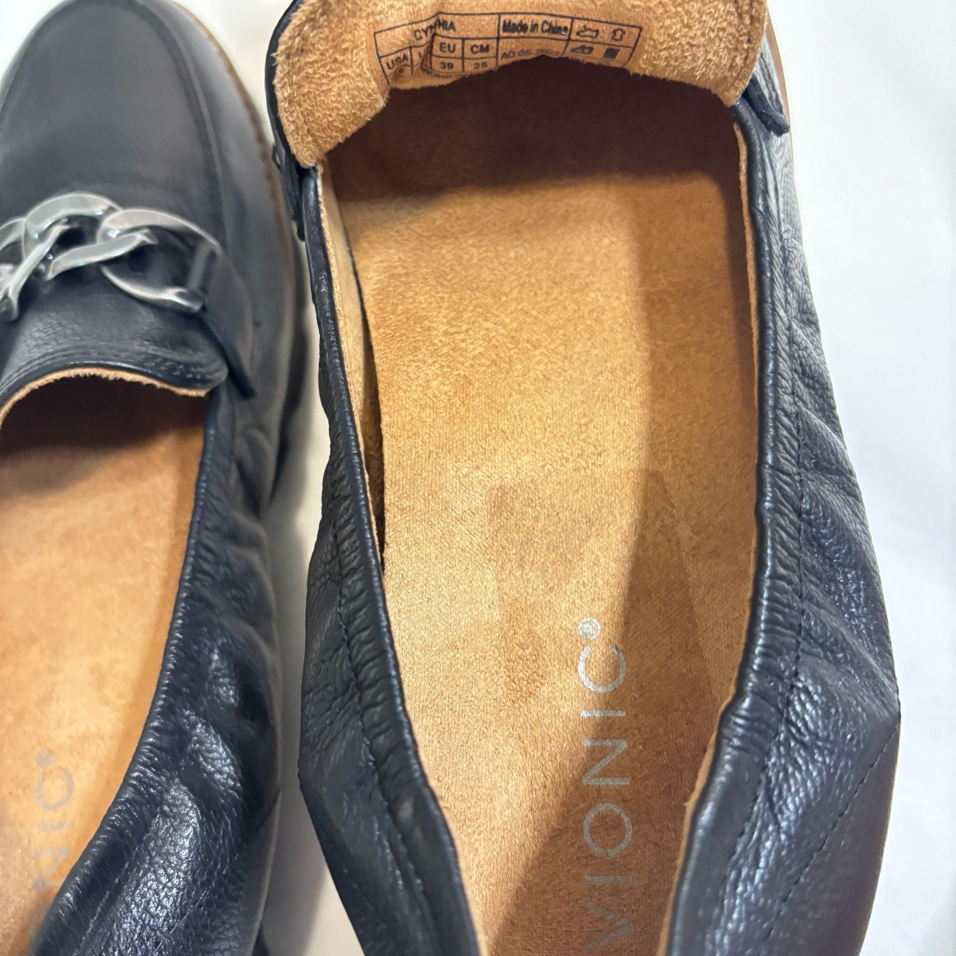 Vionic Cynthia Black Chain Loafer Shoes Size 8 Orthotic Support Lug Sole 12