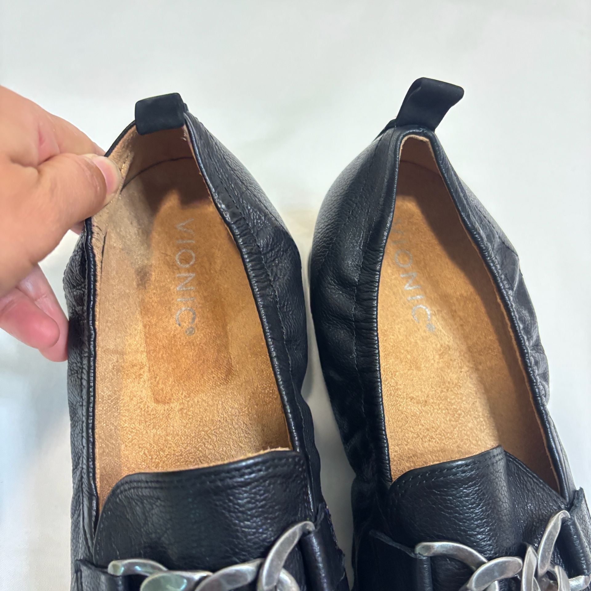 Vionic Cynthia Black Chain Loafer Shoes Size 8 Orthotic Support Lug Sole 13