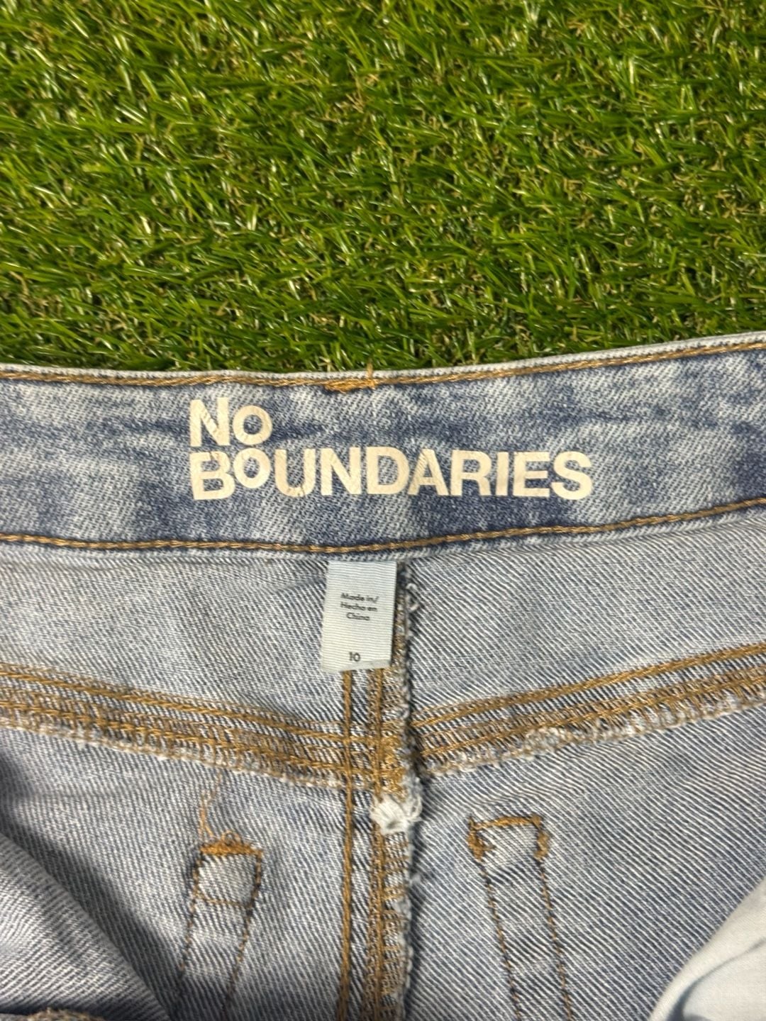 No Boundaries Light Wash High Rise Baggy Jeans Size 10 6