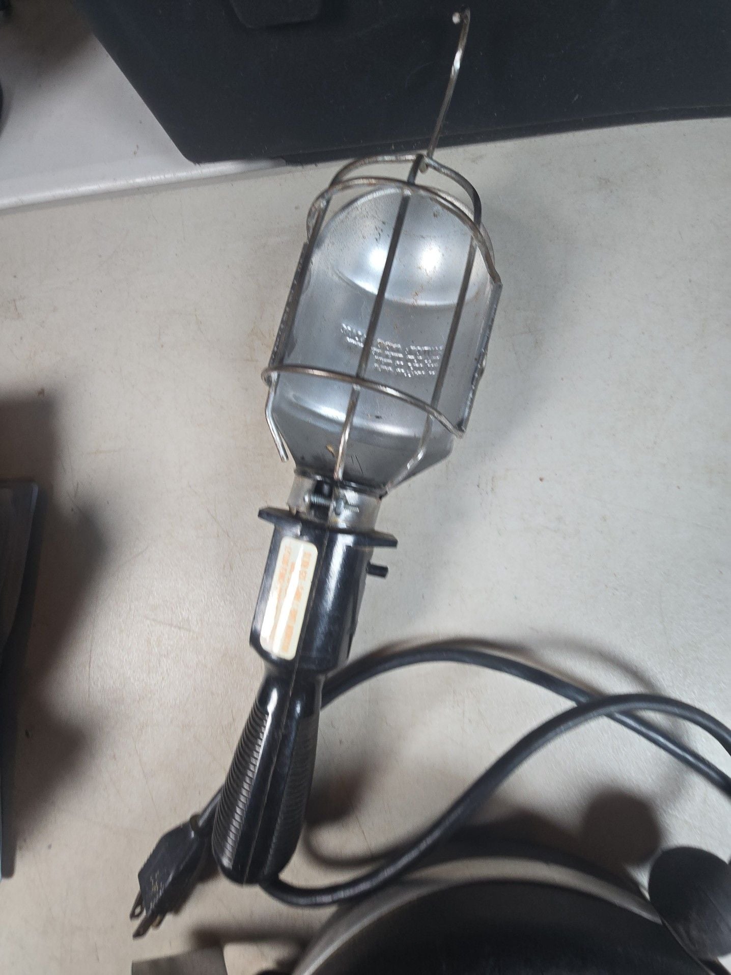 Vintage Cordomatic 900 Automatic Retractable Drop Light Trouble Light Reel 2