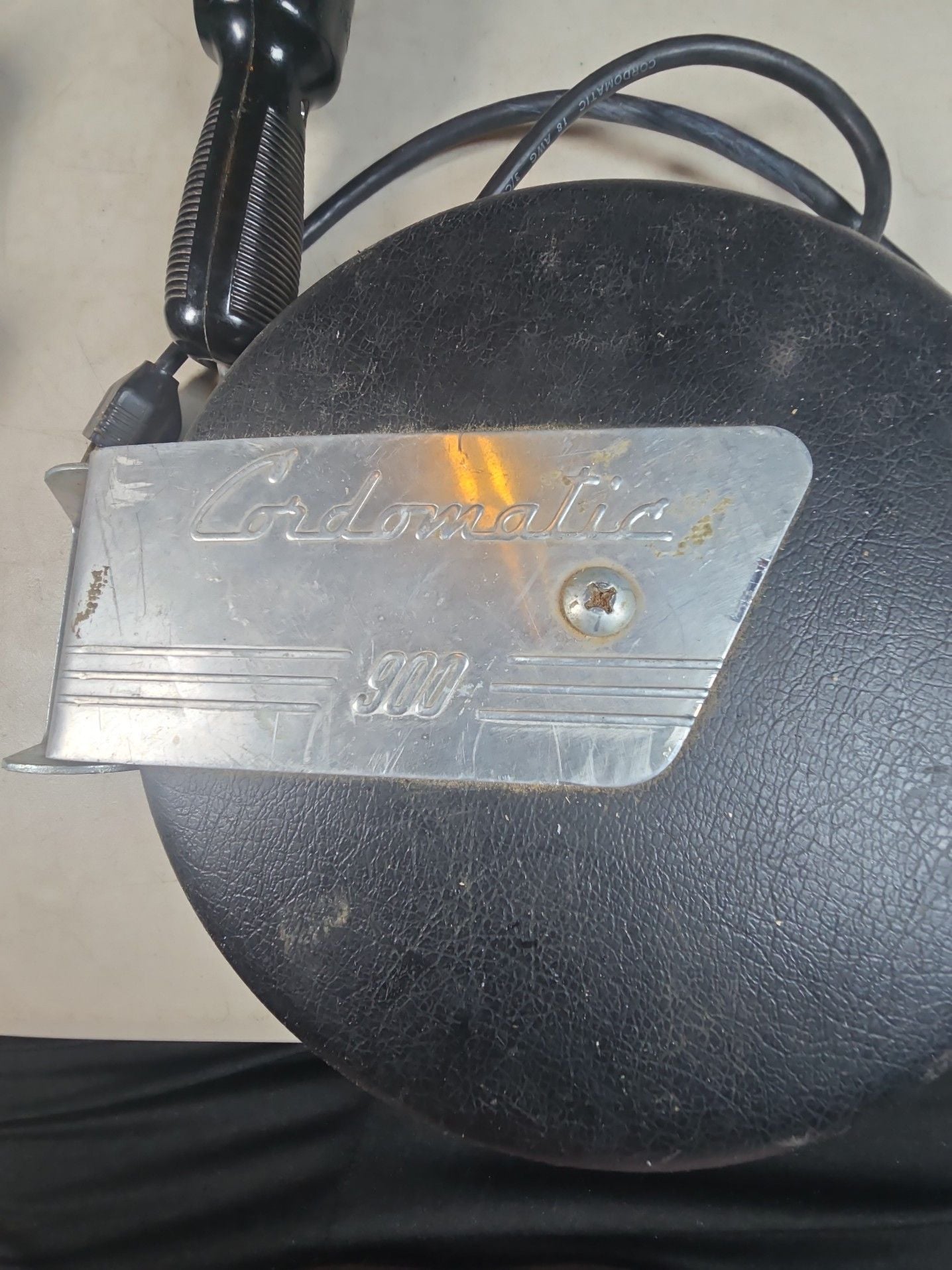 Vintage Cordomatic 900 Automatic Retractable Drop Light Trouble Light Reel 3