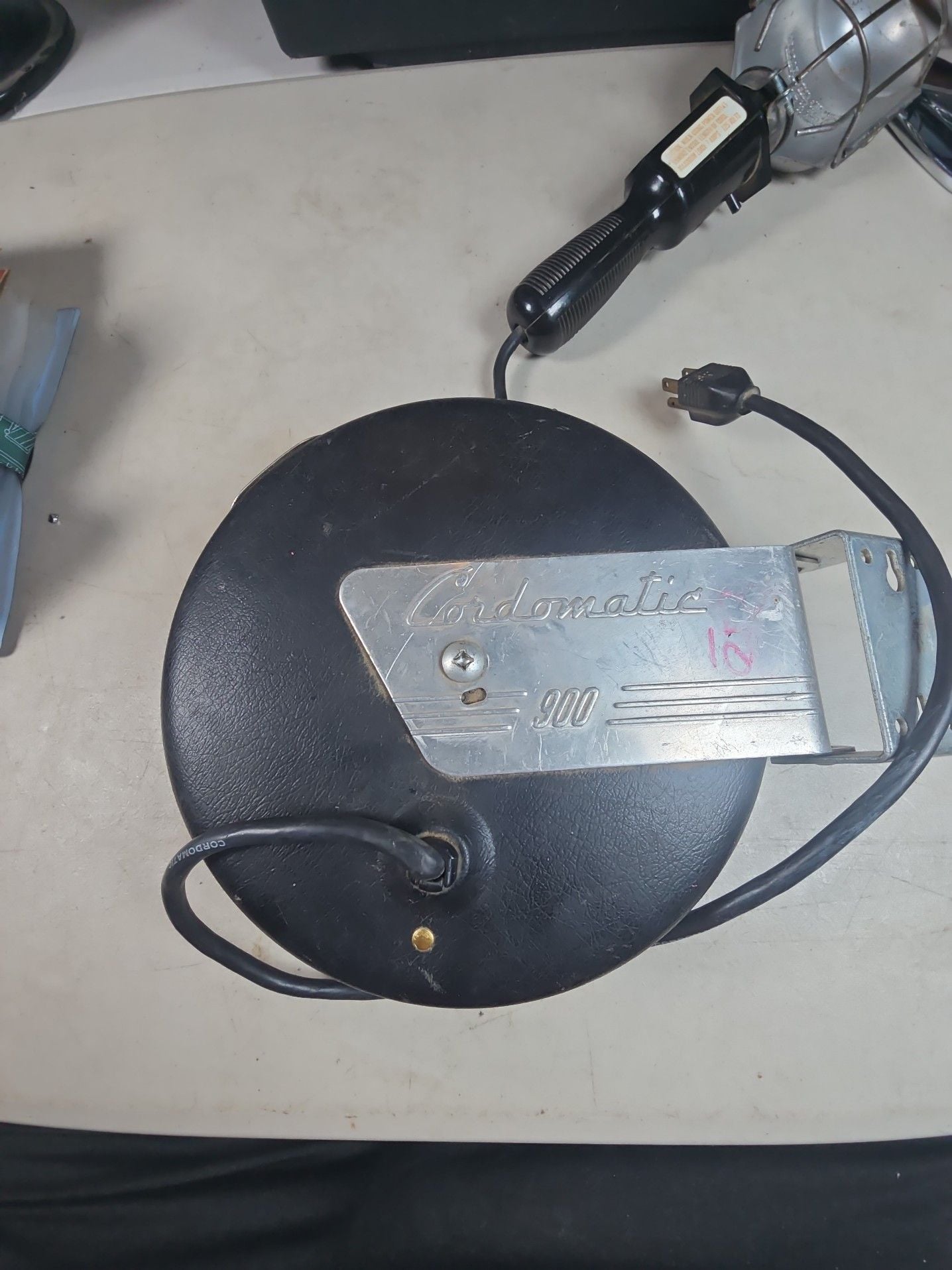 Vintage Cordomatic 900 Automatic Retractable Drop Light Trouble Light Reel 7