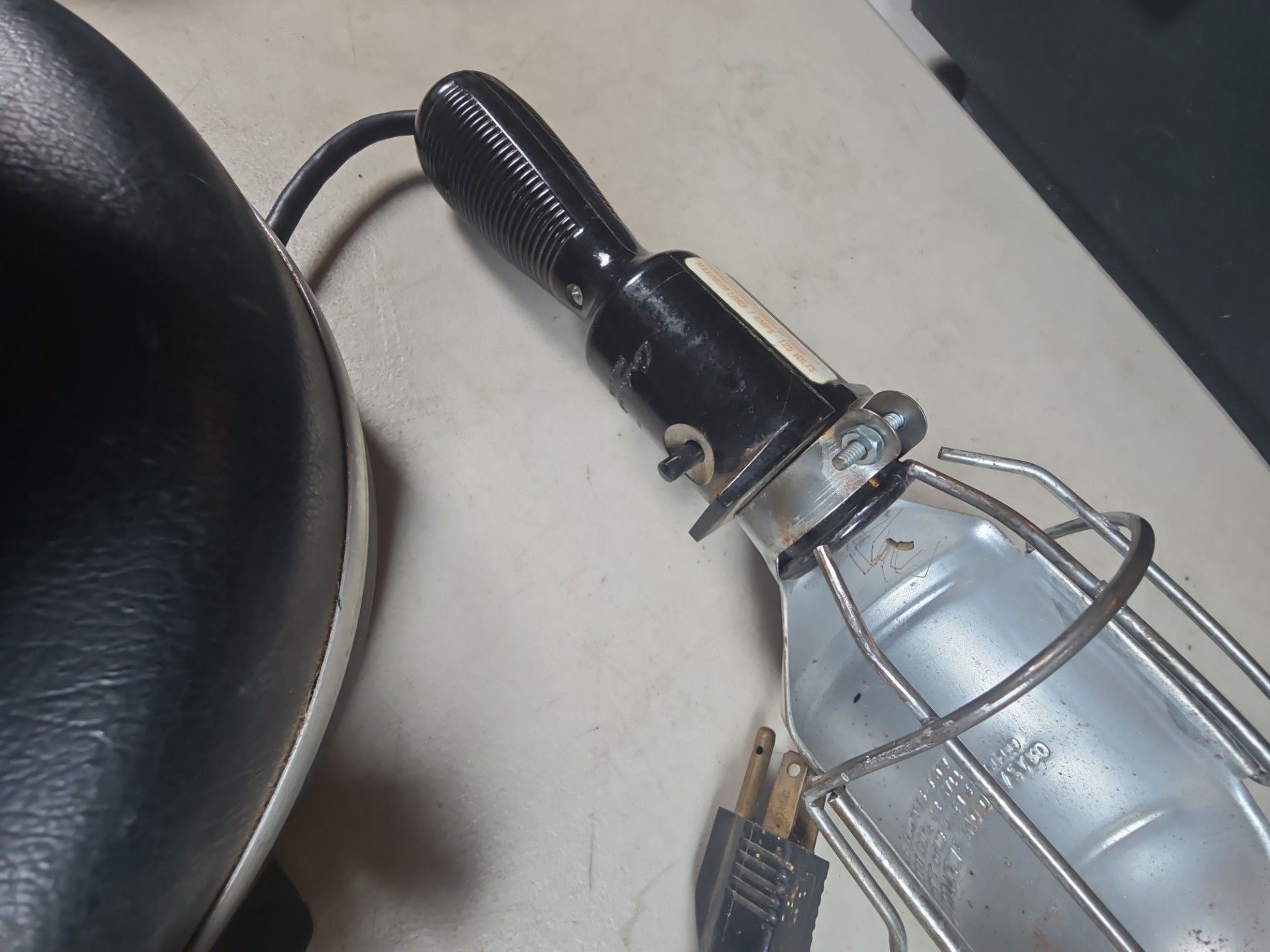 Vintage Cordomatic 900 Automatic Retractable Drop Light Trouble Light Reel 9