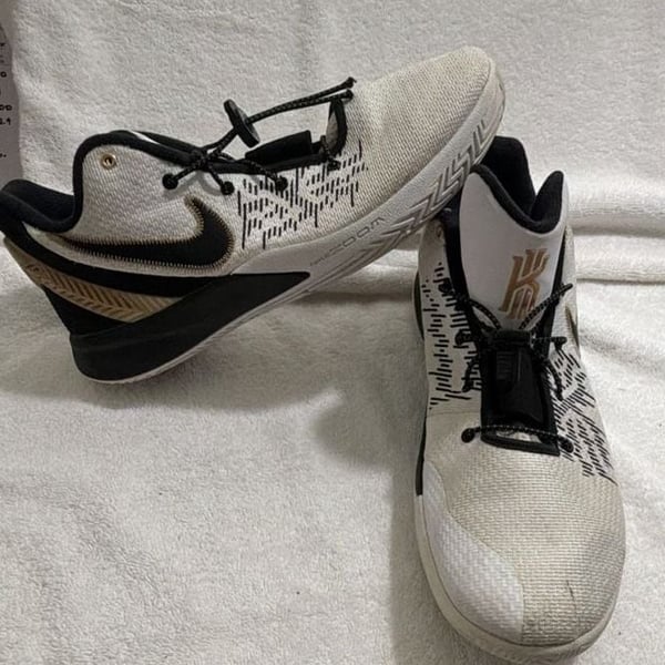 Nike Kyrie Flytrap 2 White Metallic Gold Black Basketball Shoes 13 AO4436-170
