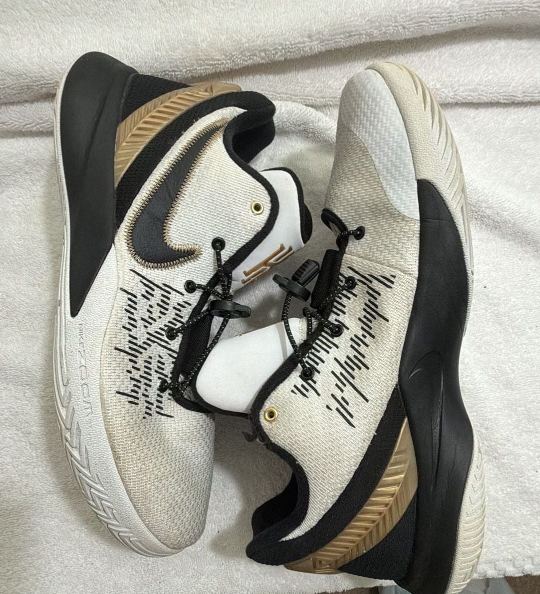 Nike Kyrie Flytrap 2 White Metallic Gold Black Basketball Shoes 13 AO4436-170 4
