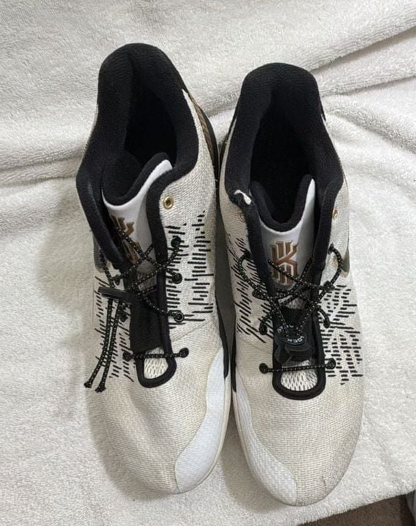 Nike Kyrie Flytrap 2 White Metallic Gold Black Basketball Shoes 13 AO4436-170 8
