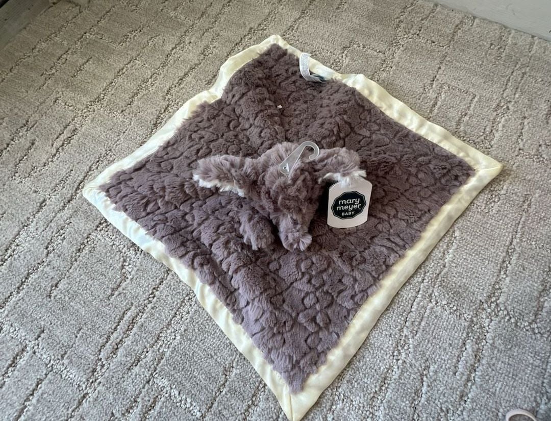 Putty Shadow Bunny Character Blanket- Gray – , 2