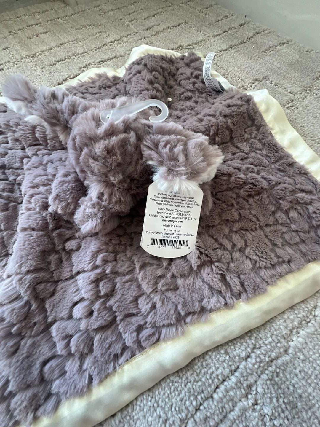 Putty Shadow Bunny Character Blanket- Gray – , 3