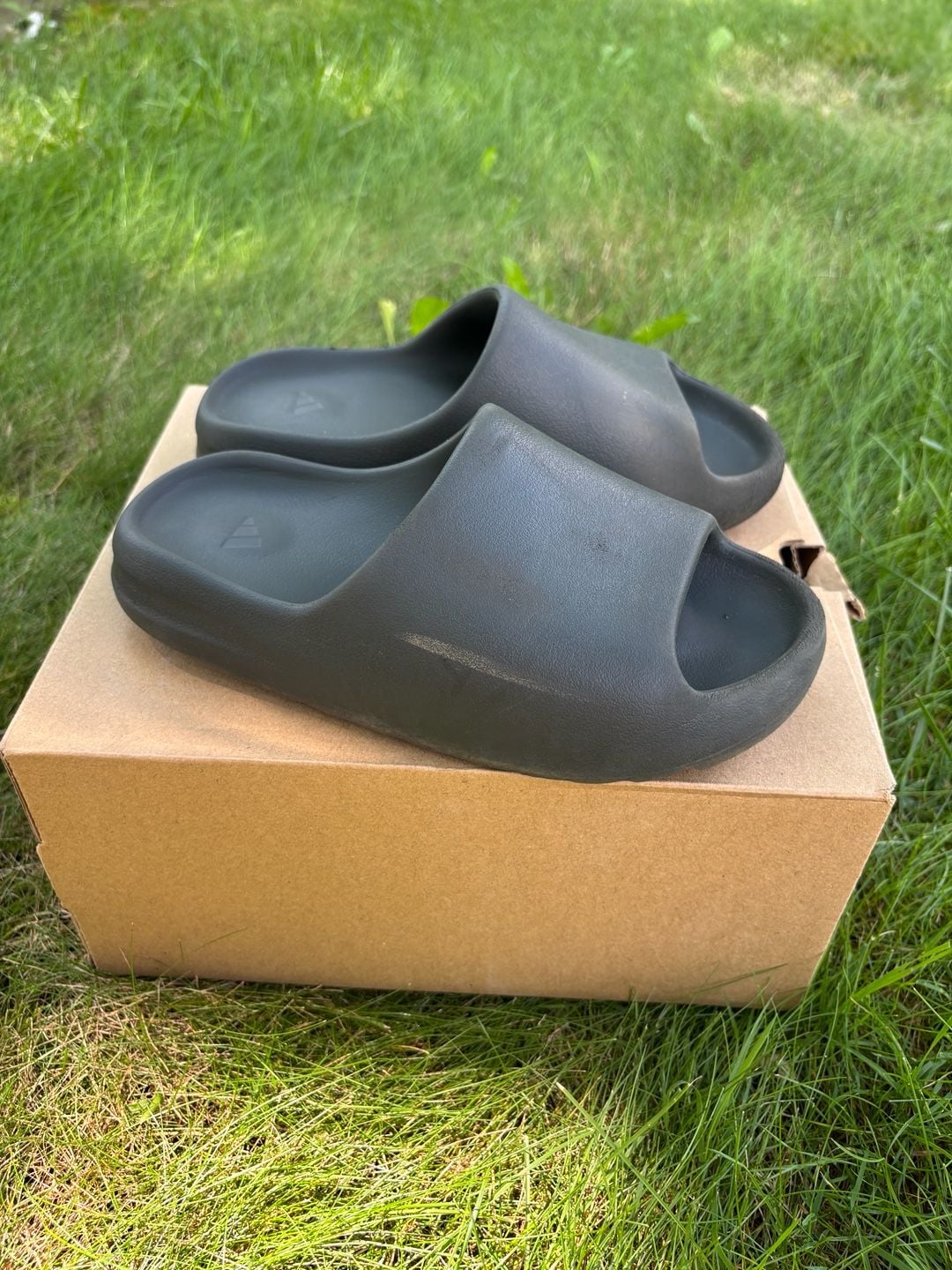 Size 5- Adidas Yeezy Slide Dark Onyx ID5103 2