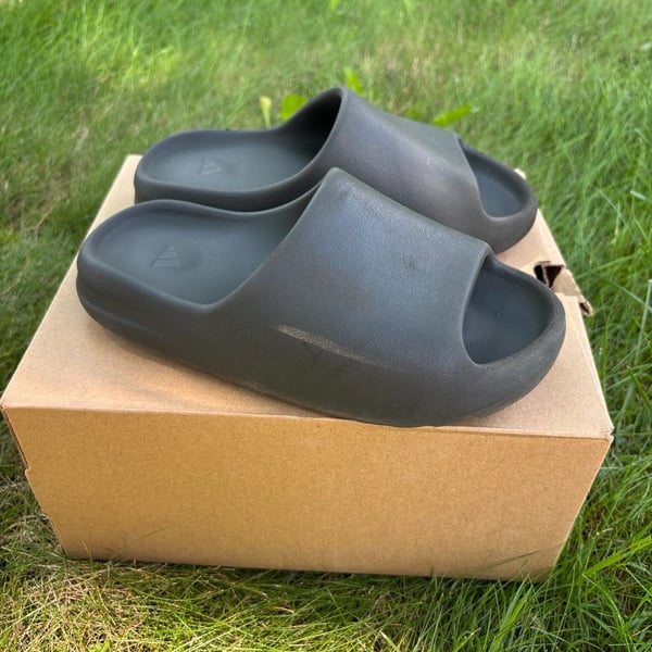Size 5- Adidas Yeezy Slide Dark Onyx ID5103 