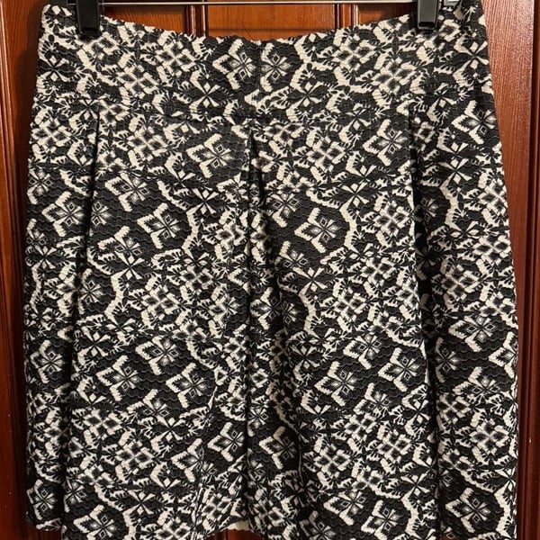 Xhilaration Black and White Geometric Pattern Pleated Skirt Size Small