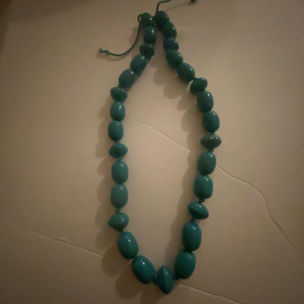 Vintage Teal Lucite Graduated Chunky Oval Beaded Necklace
