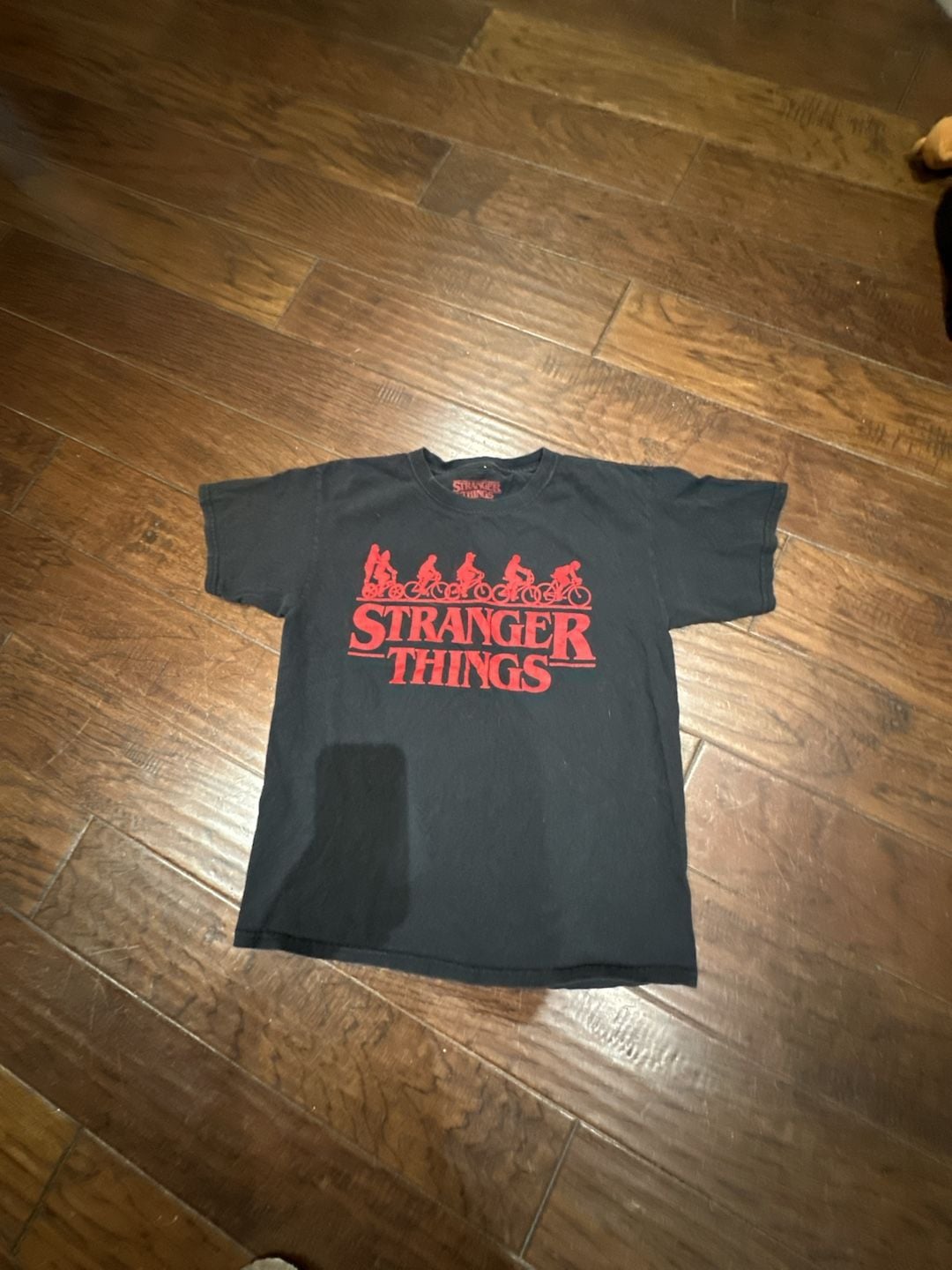 Stranger Things Netflix Official Merchandise Red Bike Silhouettes Logo Black T-Shirt XS 2