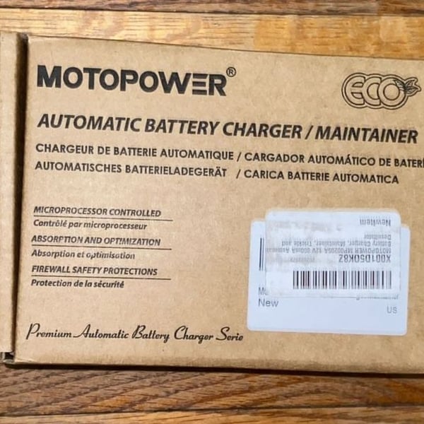 MOTOPOWER MP00205A 12V 800mA Automatic Battery Charger and Maintainer