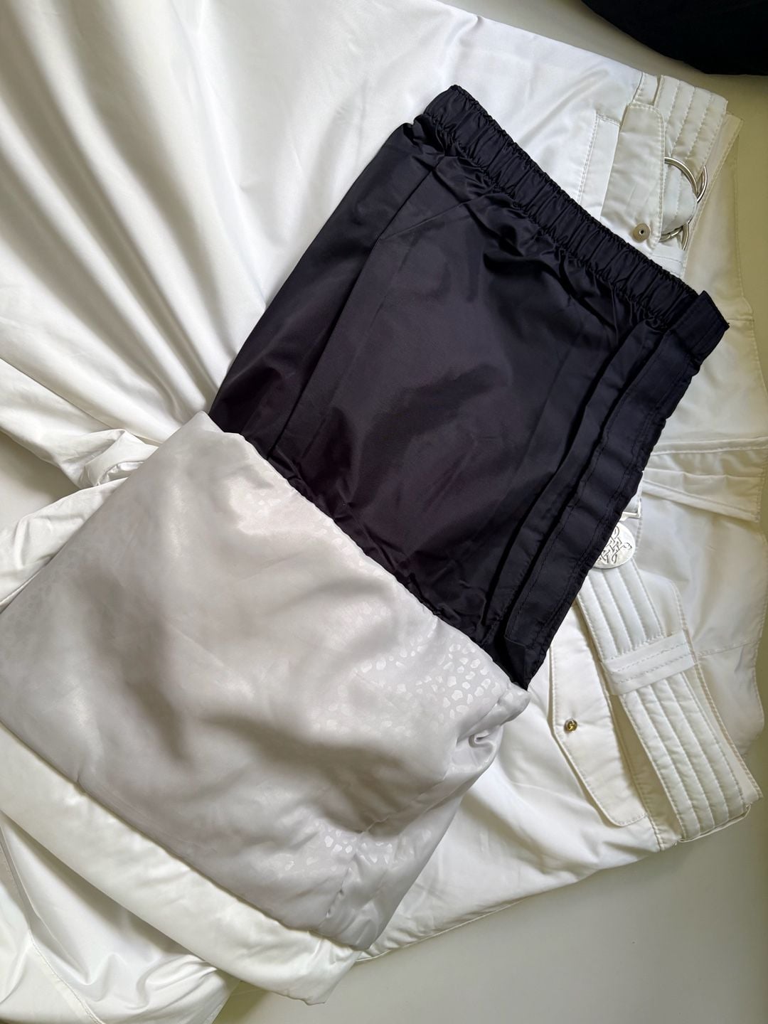 Metropolis Desire White Insulated Snow Ski Pants with Belt Ladies Size 8 15
