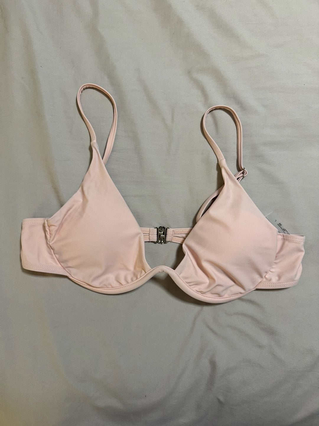 Shein 3-Piece Solid Underwire Bikini Set With Butterfly Mesh Sarong Cover-Up Pink
Size: L
1