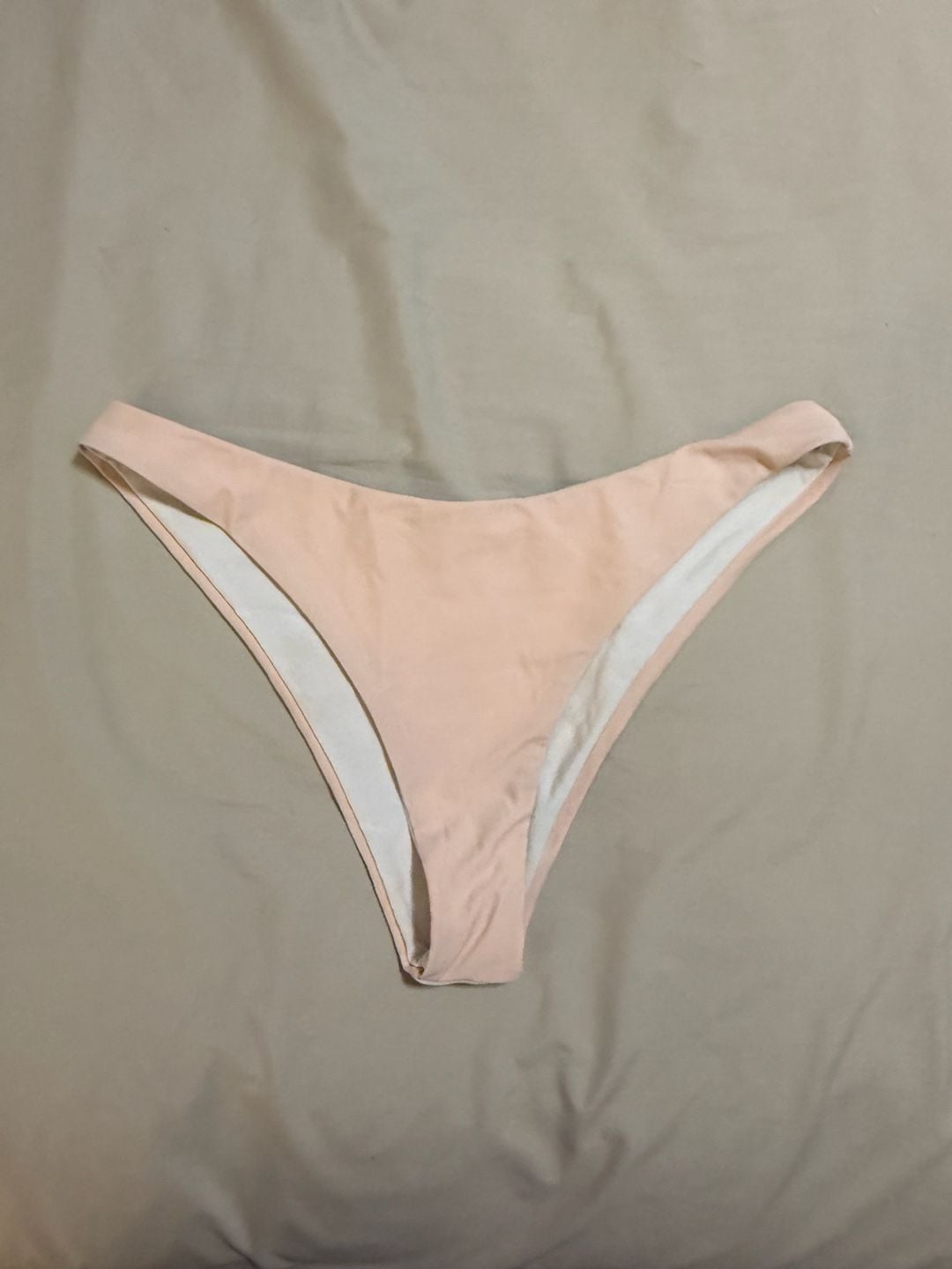 Shein 3-Piece Solid Underwire Bikini Set With Butterfly Mesh Sarong Cover-Up Pink
Size: L
4