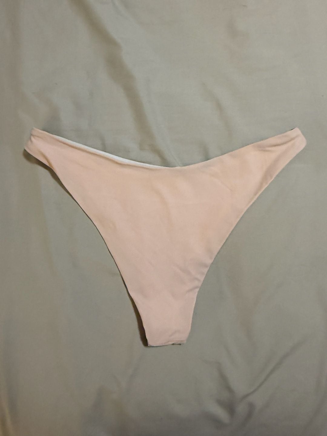 Shein 3-Piece Solid Underwire Bikini Set With Butterfly Mesh Sarong Cover-Up Pink
Size: L
5