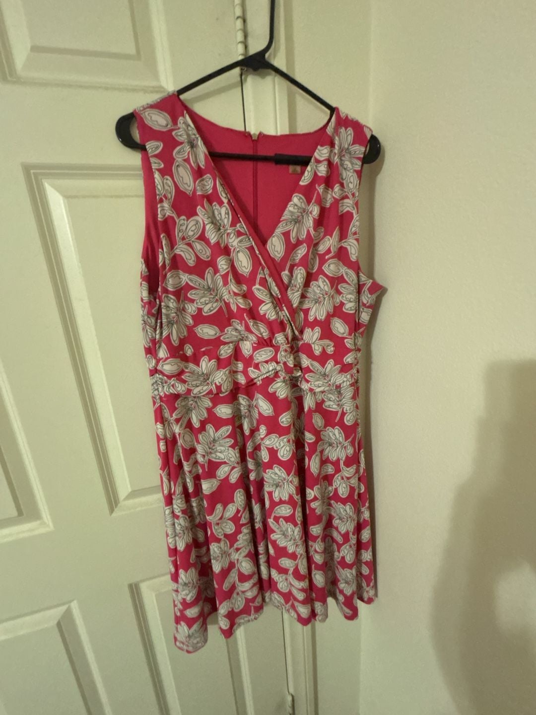 Tommy Hilfiger XL Women's Hot Pink Floral V-Neck Fit and Flare Dress & I-N-C silver sparkle shrug XL. 3