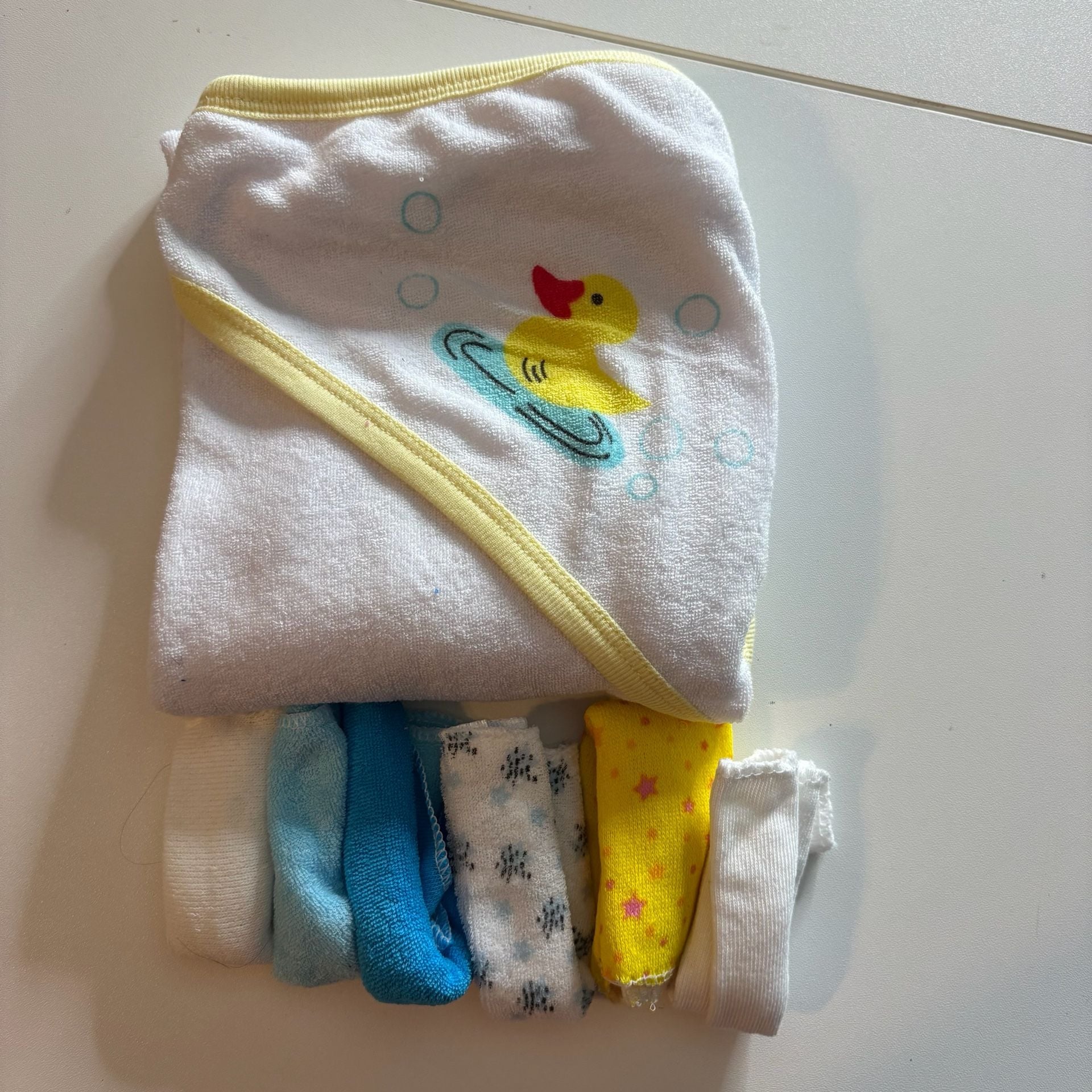 NWT Newborn Baby Gift Set, Bundle Clothes Towel Lovey Shower Gift
New/ Unused 8