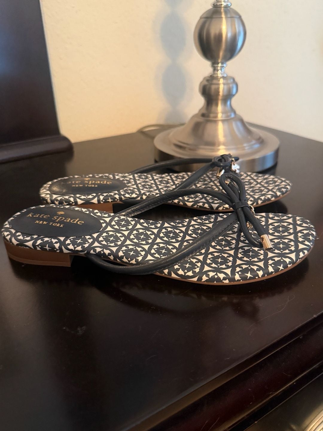 Kate Spade New York Mystic Bow Thong Sandals Navy Blue White Size 6M 2