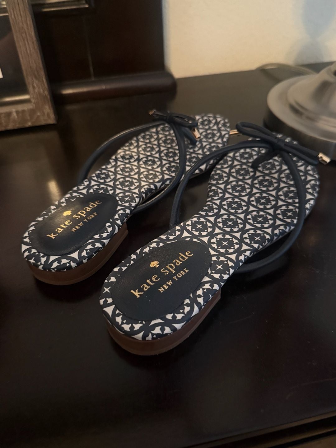 Kate Spade New York Mystic Bow Thong Sandals Navy Blue White Size 6M 8
