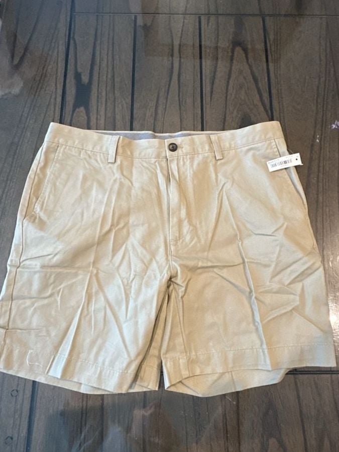Amazon Essentials Men's Classic-Fit Flat-Front Chino Short Khaki 2