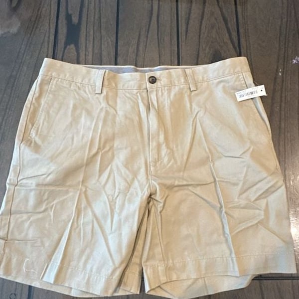 Amazon Essentials Men's Classic-Fit Flat-Front Chino Short Khaki