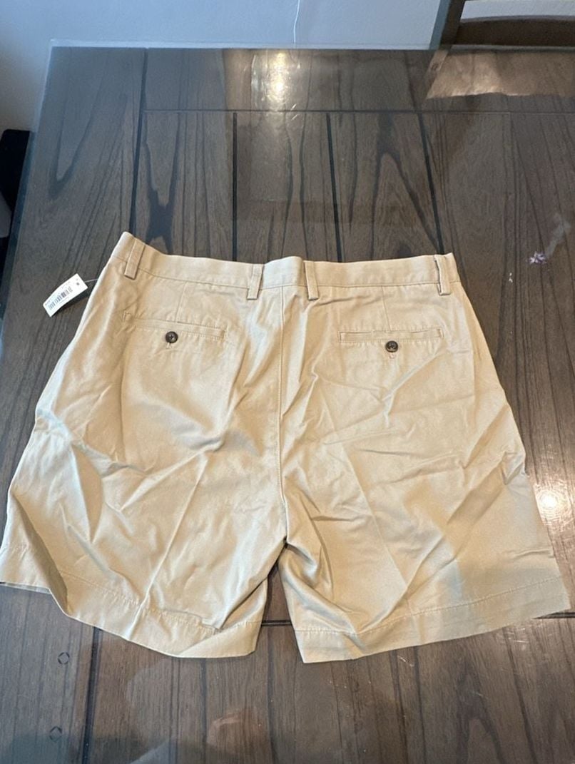 Amazon Essentials Men's Classic-Fit Flat-Front Chino Short Khaki 4