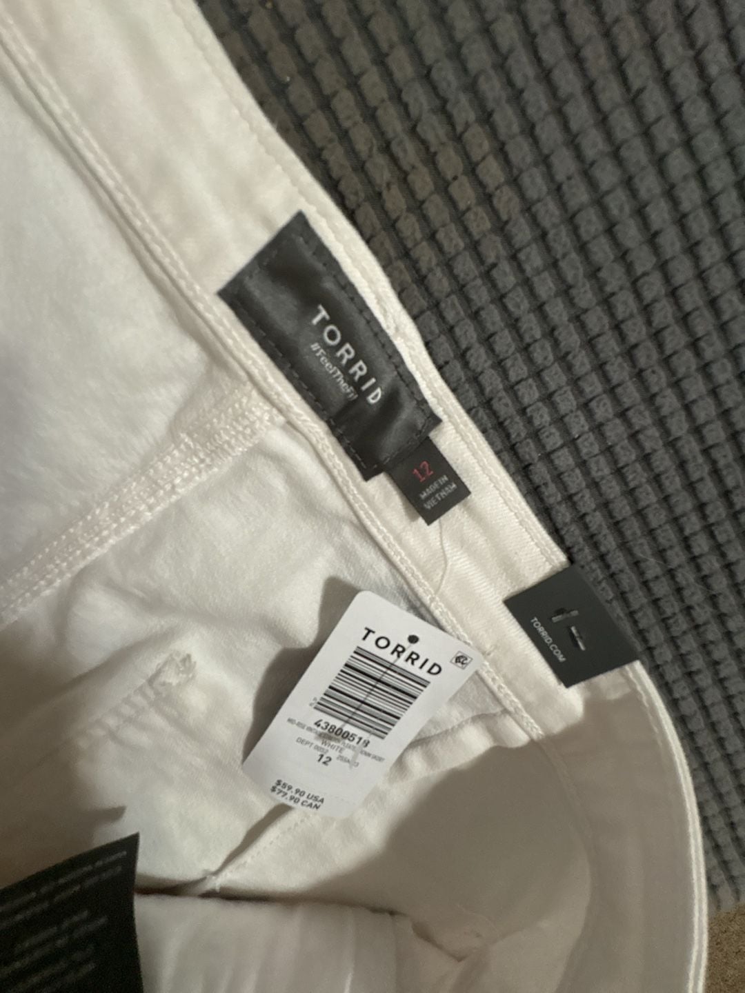 Torrid Mid-Rise Vintage Stretch Pleated Denim Skort White Size 12 New 6