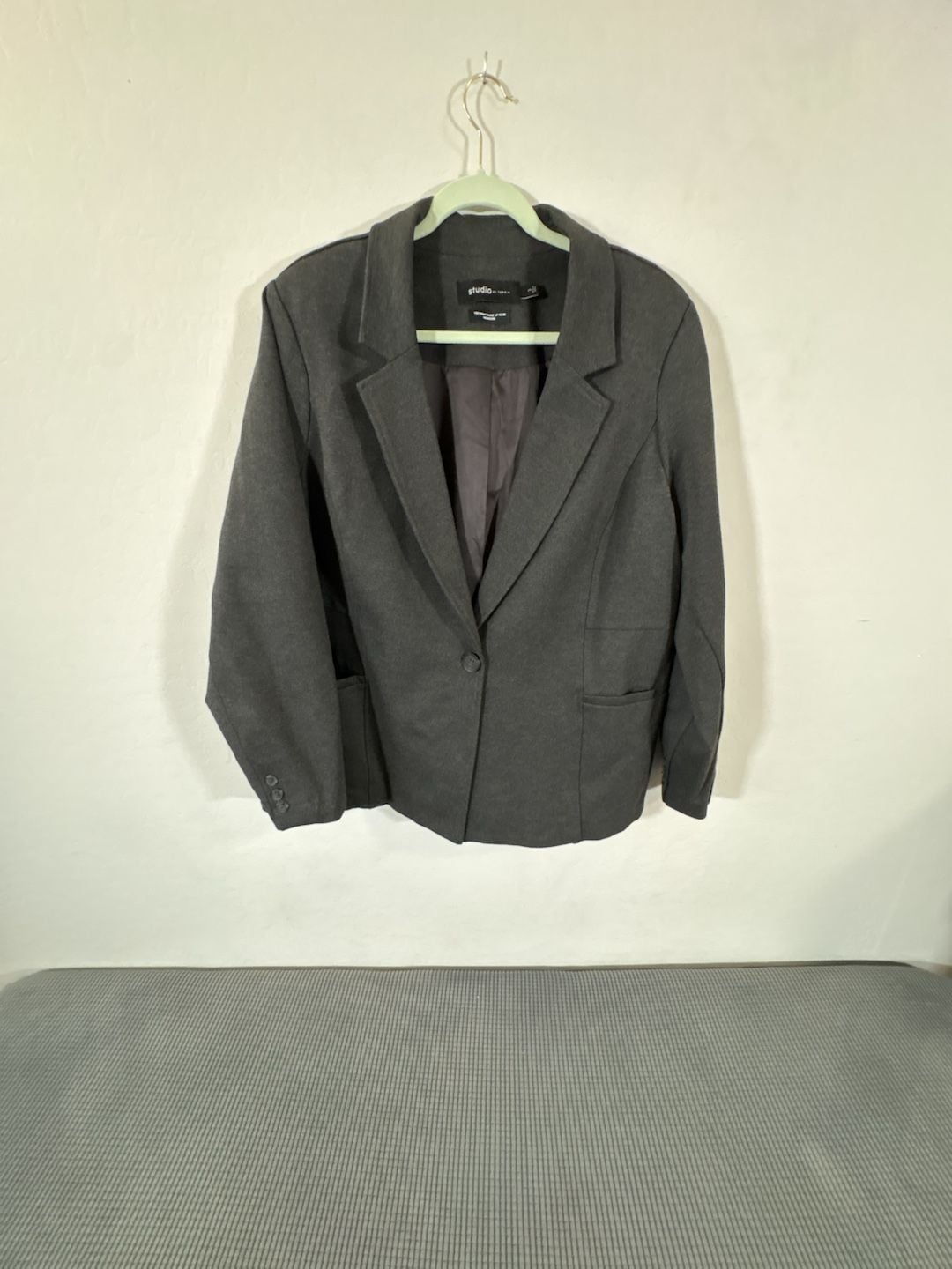 Studio by Torrid Gray Crepe One Button Blazer Jacket Size 3 2