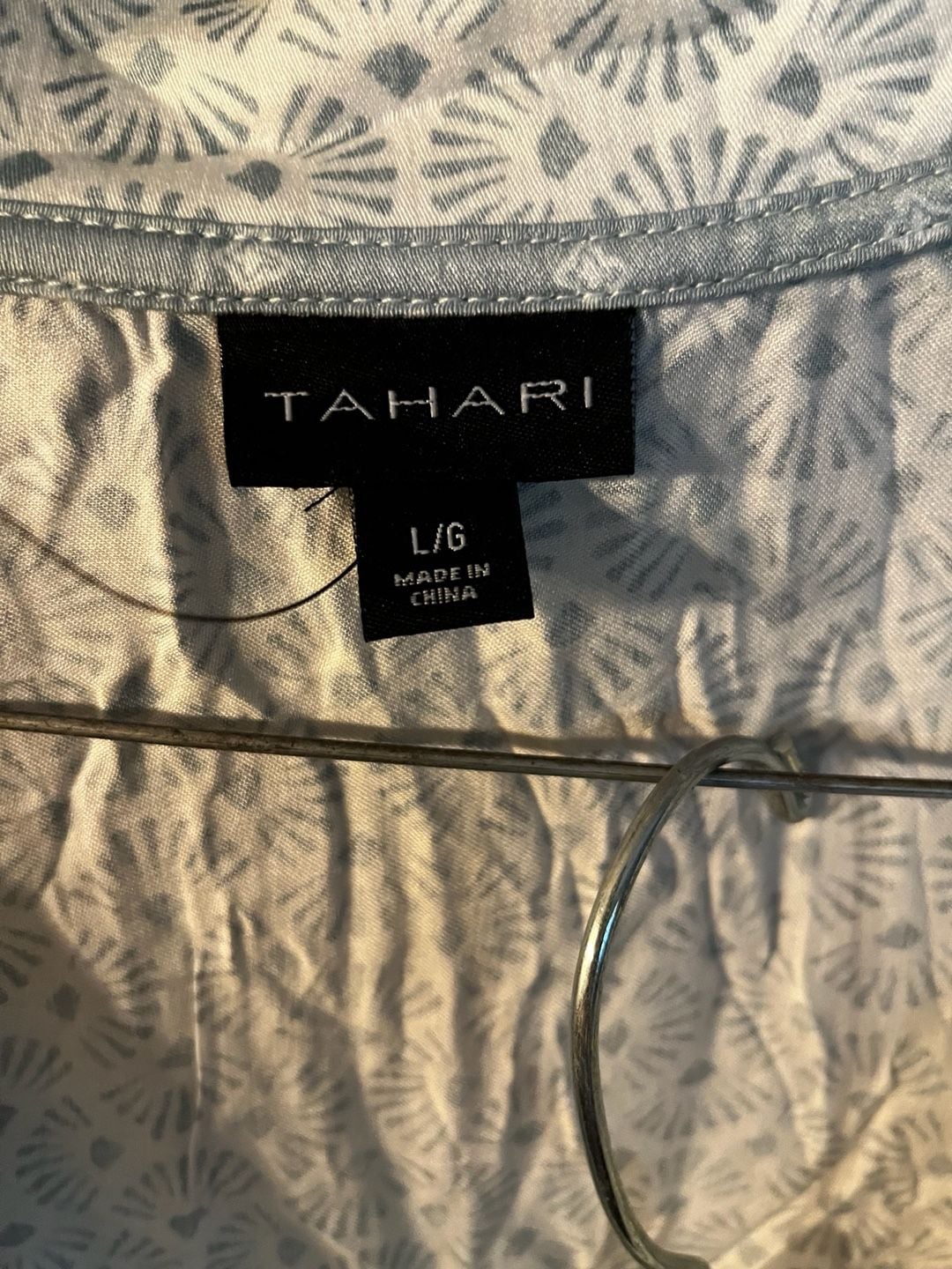 Tahari Rayon Sateen SS/LL Notch Set Blue Surf Fan Tile Size L 2