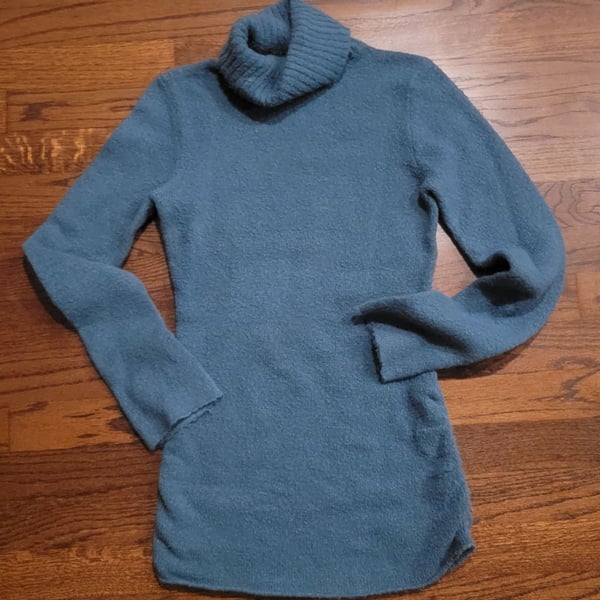 Love Rocks Teal Blue Turtleneck Long Sleeve Sweater Size Medium