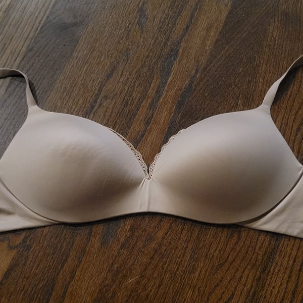 Victoria's Secret Plunge Bra Nude Size 34D