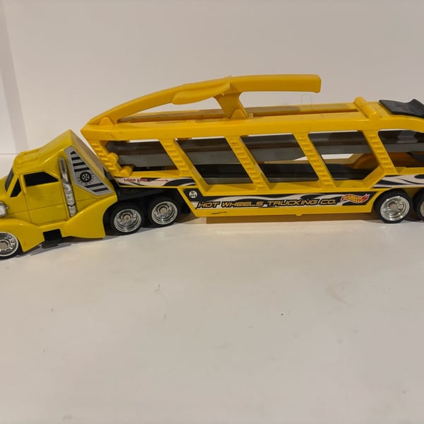 Mattel Hot Wheels Trucking Co. Yellow Cargo Carrier Semi Truck Car Hauler Transporter 2000