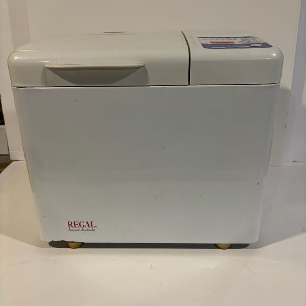 Regal Automatic Breadmaker Bread Machine Model K6751 with Guide & Cookbook