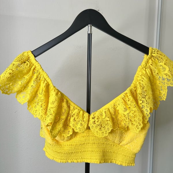 Alice + Olivia Bleeker Ruffled Eyelet Lace Crop Top Sunbeam Yellow Smocked Size S