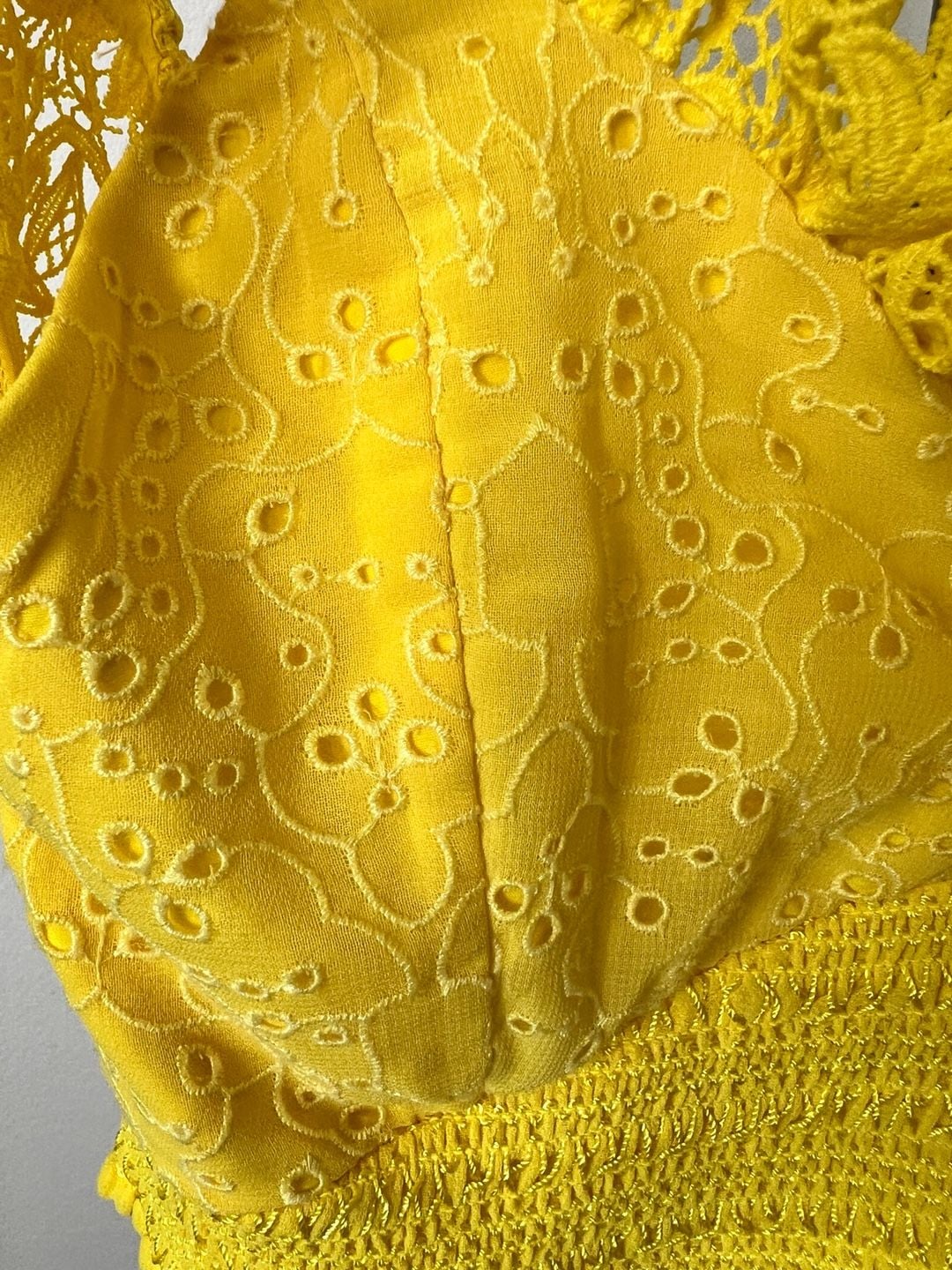 Alice + Olivia Bleeker Ruffled Eyelet Lace Crop Top Sunbeam Yellow Smocked Size S 4