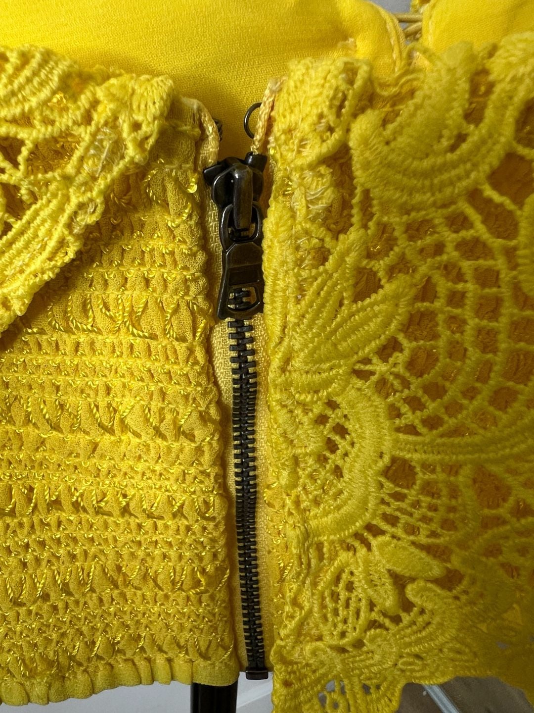 Alice + Olivia Bleeker Ruffled Eyelet Lace Crop Top Sunbeam Yellow Smocked Size S 7
