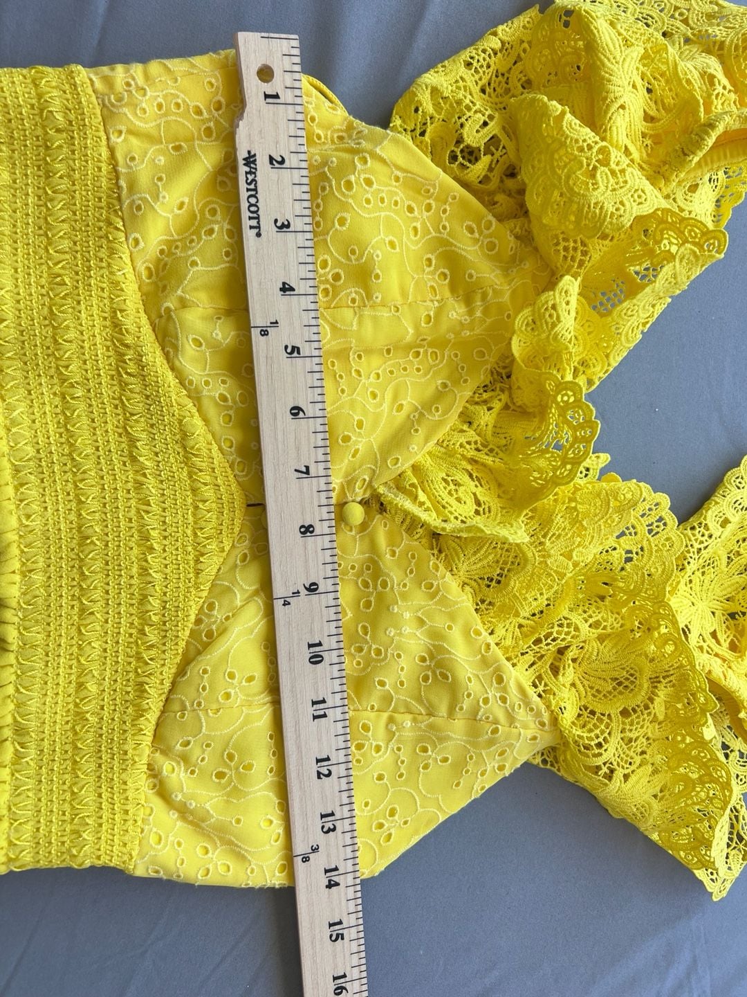 Alice + Olivia Bleeker Ruffled Eyelet Lace Crop Top Sunbeam Yellow Smocked Size S 10