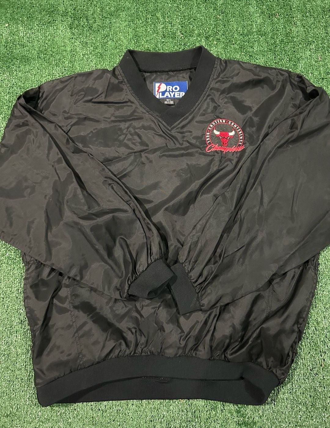 Pro Layer Chicago Bulls 1996 Eastern Conference Champions V-Neck Windbreaker Jacket - Mens Size L 2
