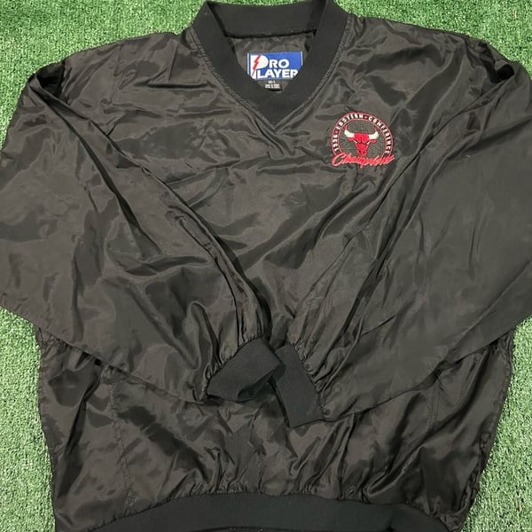Pro Layer Chicago Bulls 1996 Eastern Conference Champions V-Neck Windbreaker Jacket - Mens Size L