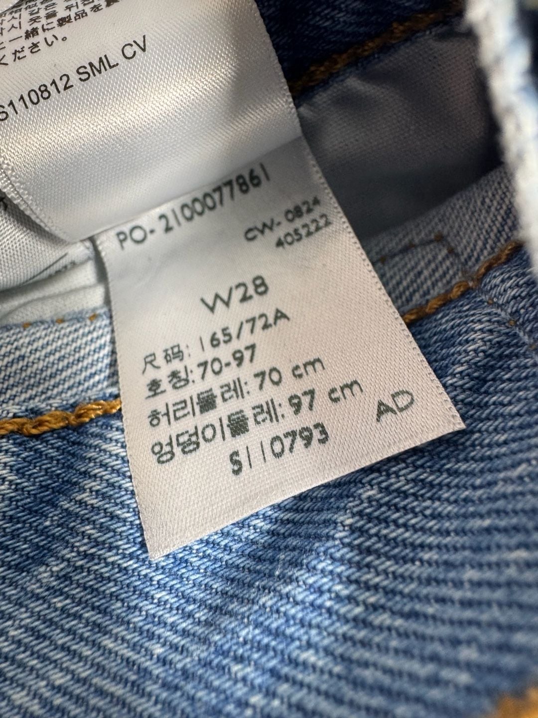 Only worn a few time. Just got too small for me 4