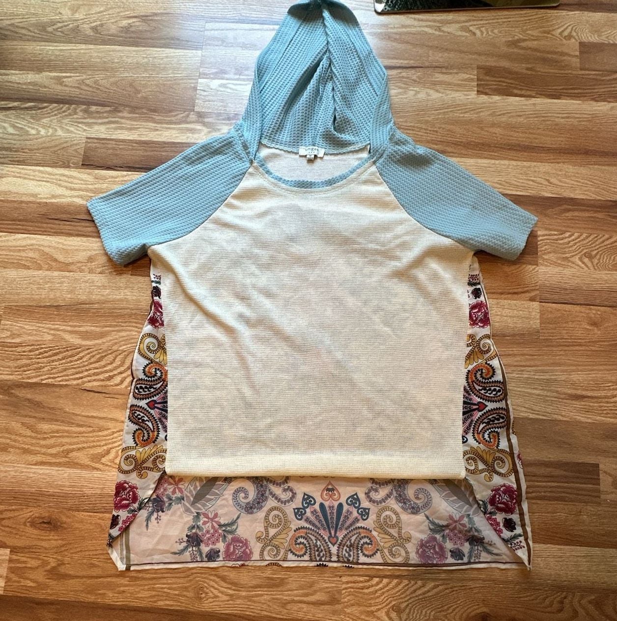 Umgee Waffle Knit Short Sleeve Hoodie Top with Floral Paisley Patchwork M 10