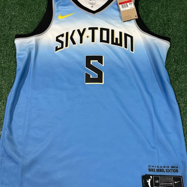 Nike Chicago Sky Angel Reese #5 Rebel Edition Jersey woman’s L SkyTown NWT