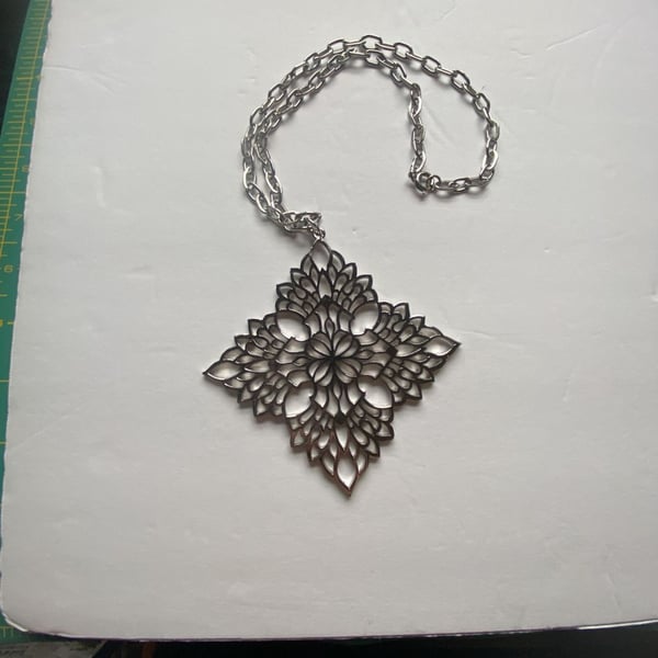 Vintage Silver Tone Large Cutout Floral Mandala Pendant Necklace