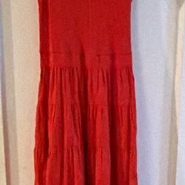 Chelsea & Violet Ribbed Tie Shoulder Tiered Tank Midi Dress Red. Size S. Ends around mid-calf.