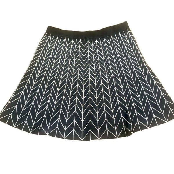 Max Studio Black and White Chevron Knit A-Line Skirt XL