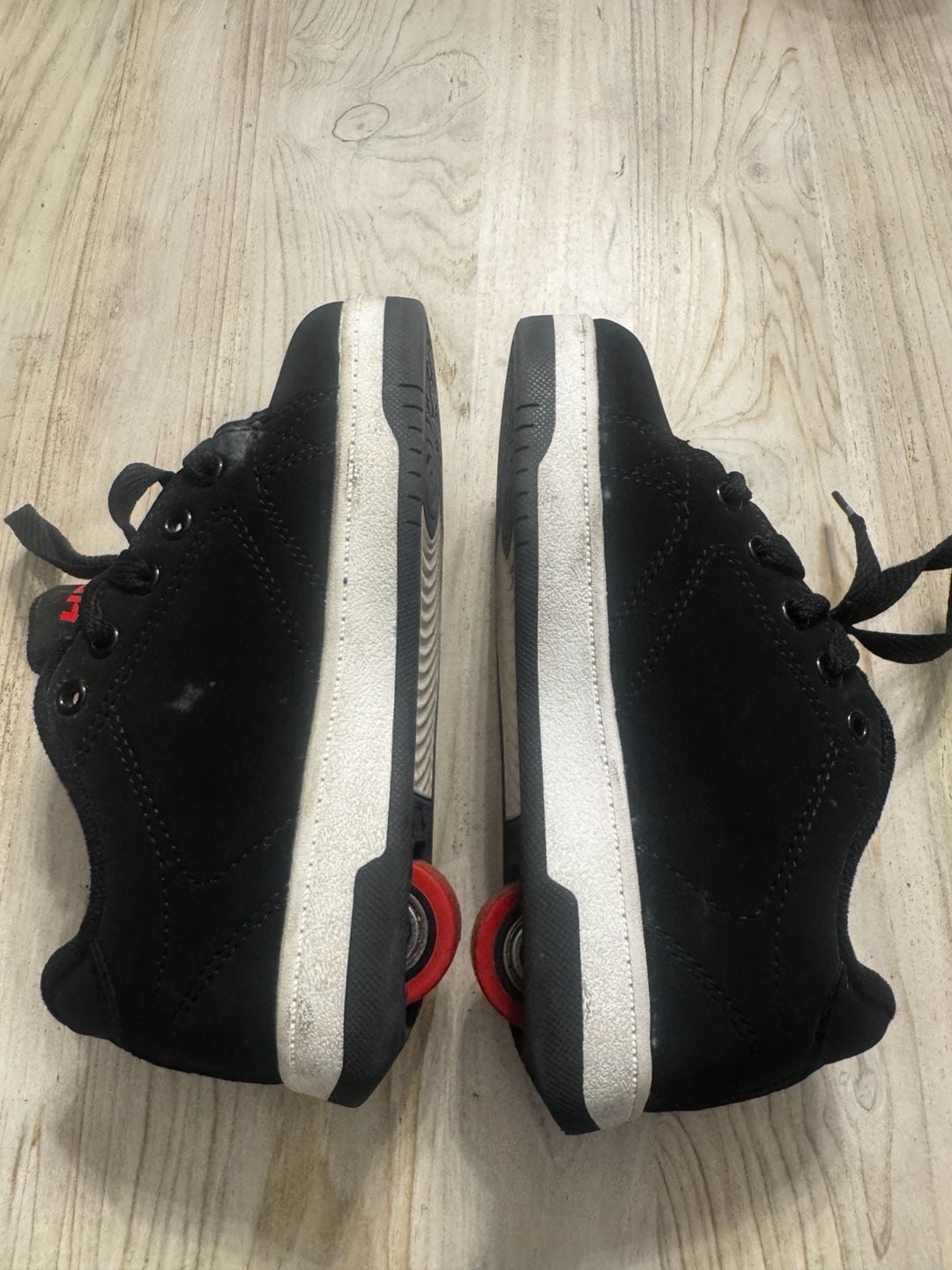 Heelys Propel 2.0 Black and Red Youth Size 1 Roller Shoes Sneakers - See Photos for Condition - Flaw 7